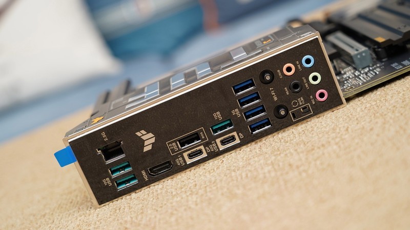 游戏生产力无短板，9950X3D、TUF X870、索泰5080、长城 华夏·唐1200W评测装机秀