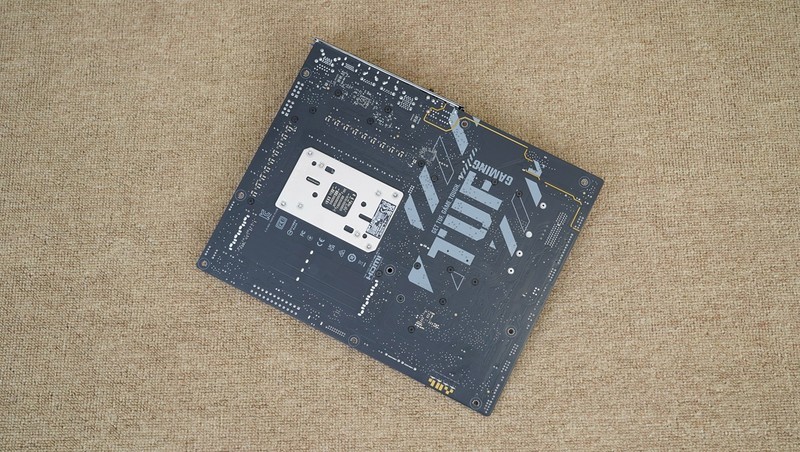 游戏生产力无短板，9950X3D、TUF X870、索泰5080、长城 华夏·唐1200W评测装机秀