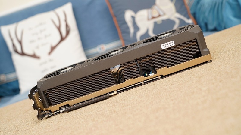 游戏生产力无短板，9950X3D、TUF X870、索泰5080、长城 华夏·唐1200W评测装机秀