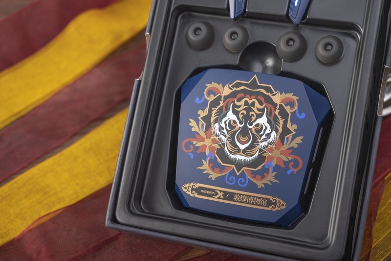 融入中西文化瑰宝的精粹，西伯利亚W2 TWS耳机敦煌博物馆联名款