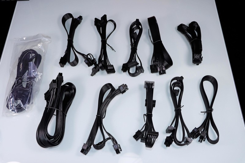 支持 RTX4070Ti ！Tt 钢影 Toughpower GF3 850W 电源