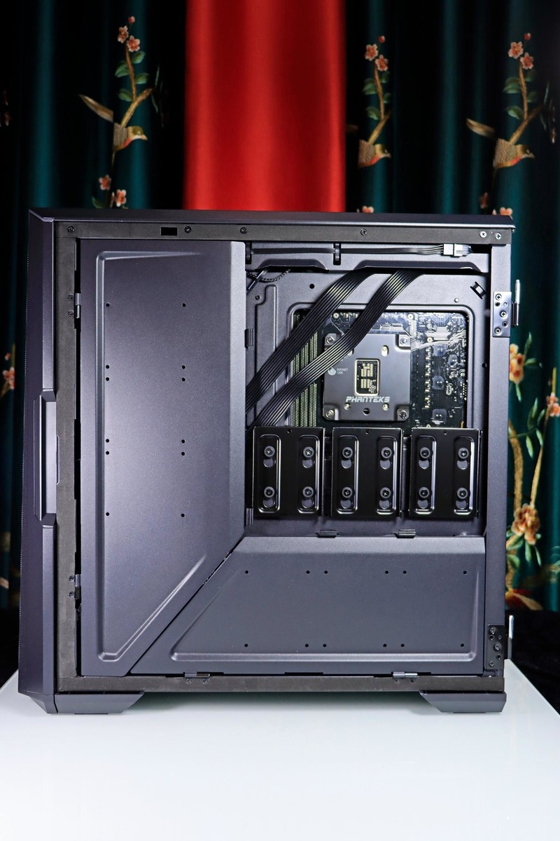 支持 RTX4070Ti ！Tt 钢影 Toughpower GF3 850W 电源