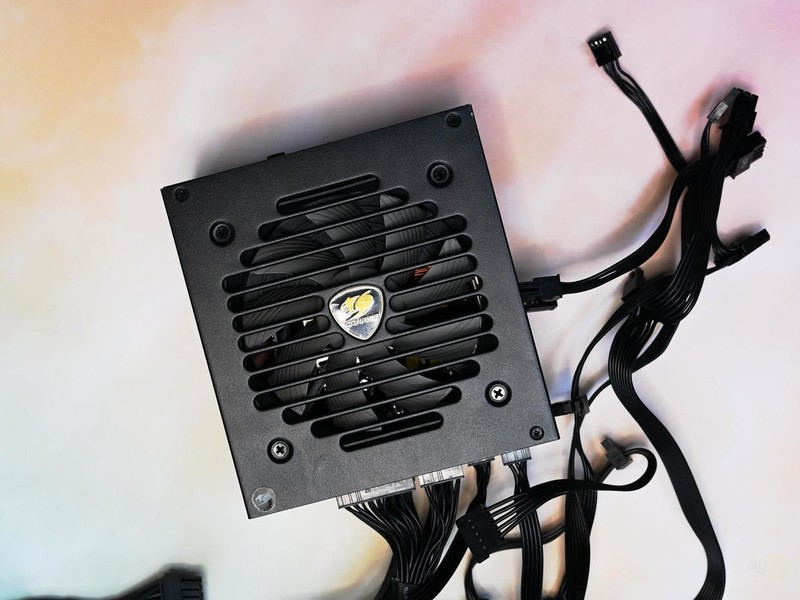 中高端平台的电源选择不少，骨伽GEX850电源做得还不错