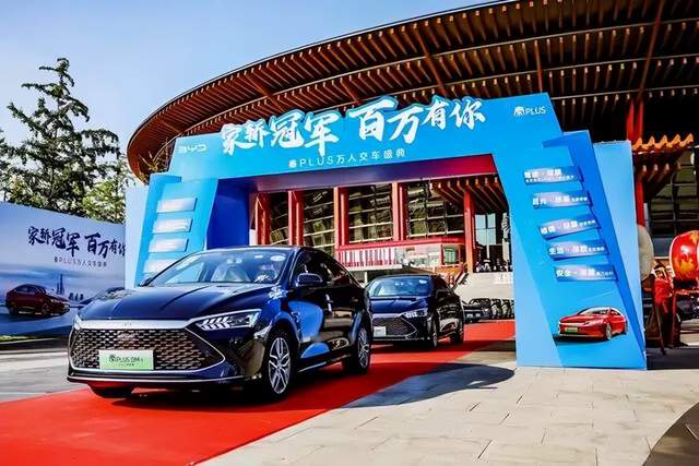 比亚迪问鼎2023年1-6月新能源汽车全球销冠！谱写品牌出海新篇章