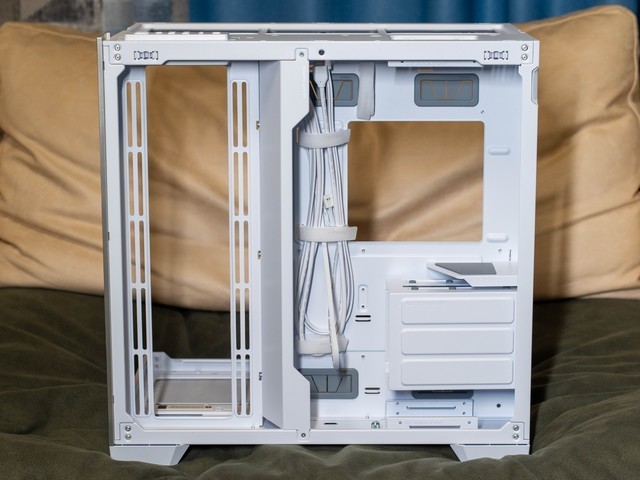 8月白色海景主机分享，安钛克C8+14700K+4070，海景房你得这么玩