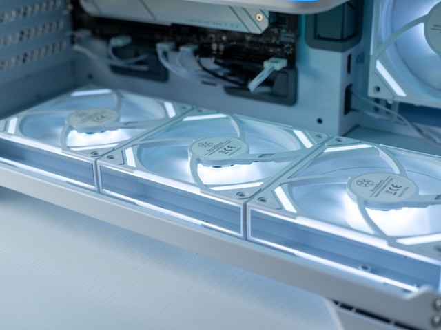 8月白色海景主机分享，安钛克C8+14700K+4070，海景房你得这么玩