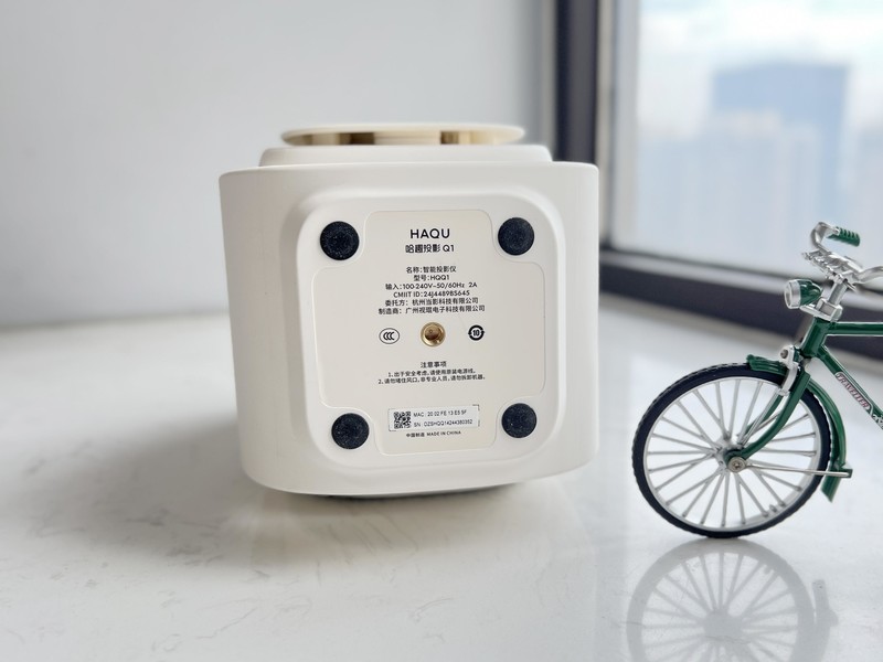 100寸大彩电搬进卧室，哈趣Q1投影仪解决了我的大难题！