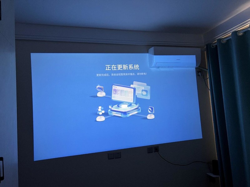 100寸大彩电搬进卧室，哈趣Q1投影仪解决了我的大难题！