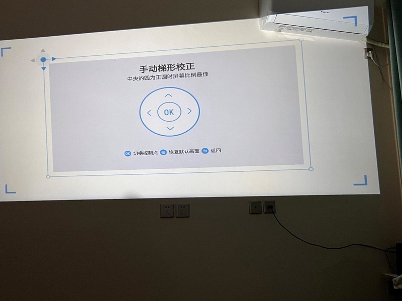 100寸大彩电搬进卧室，哈趣Q1投影仪解决了我的大难题！