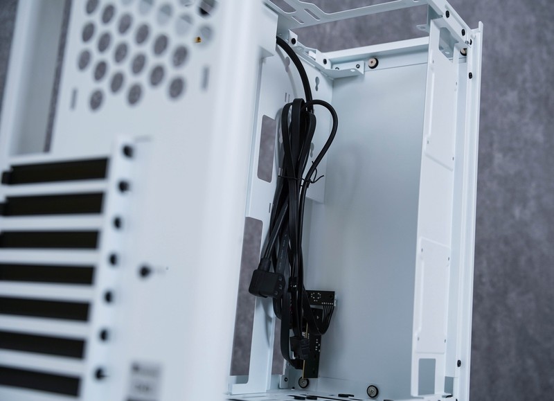 简约与紧凑的ATX主机，乔思伯D40白色主机装机体验