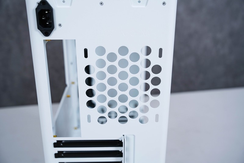 简约与紧凑的ATX主机，乔思伯D40白色主机装机体验