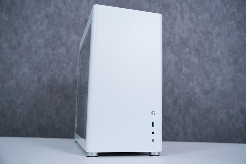 简约与紧凑的ATX主机，乔思伯D40白色主机装机体验