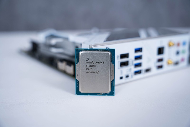 简约与紧凑的ATX主机，乔思伯D40白色主机装机体验