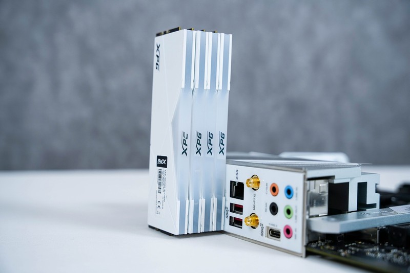 简约与紧凑的ATX主机，乔思伯D40白色主机装机体验