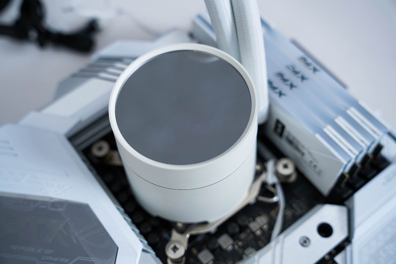 简约与紧凑的ATX主机，乔思伯D40白色主机装机体验