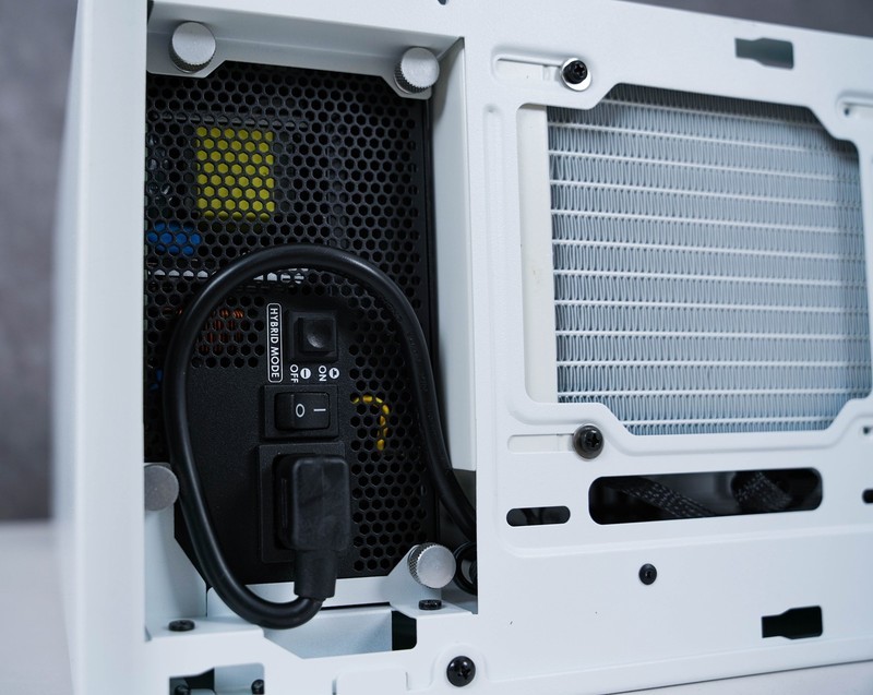 简约与紧凑的ATX主机，乔思伯D40白色主机装机体验