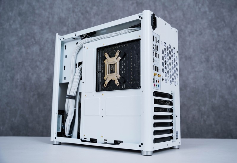 简约与紧凑的ATX主机，乔思伯D40白色主机装机体验