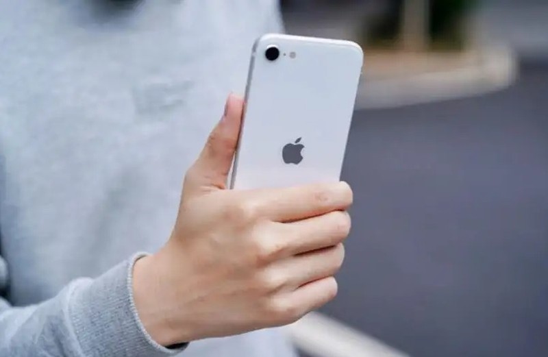 从红辣椒4A到iPhone SE3，手机圈似乎变了，却又没变