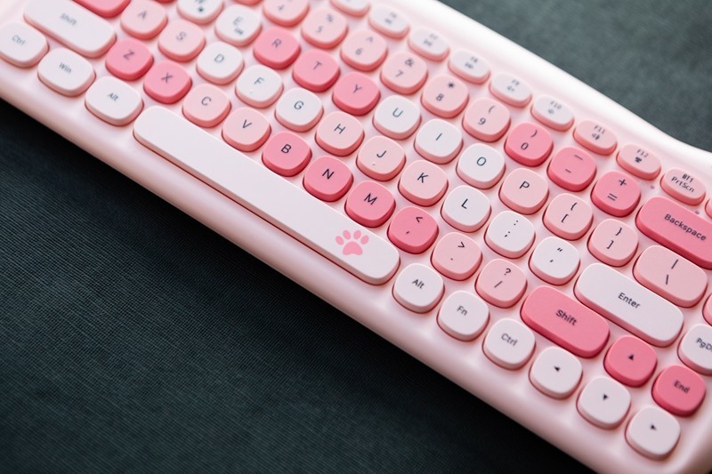 家里有主子们的小可爱瞧瞧它，黑爵3060i猫咪蓝牙键盘萌化你的少女心！