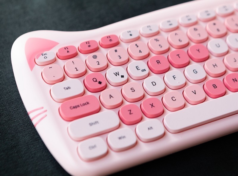 家里有主子们的小可爱瞧瞧它，黑爵3060i猫咪蓝牙键盘萌化你的少女心！