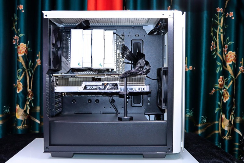 装台 5800X + 3090Ti 的主机，兼顾游戏与生产力