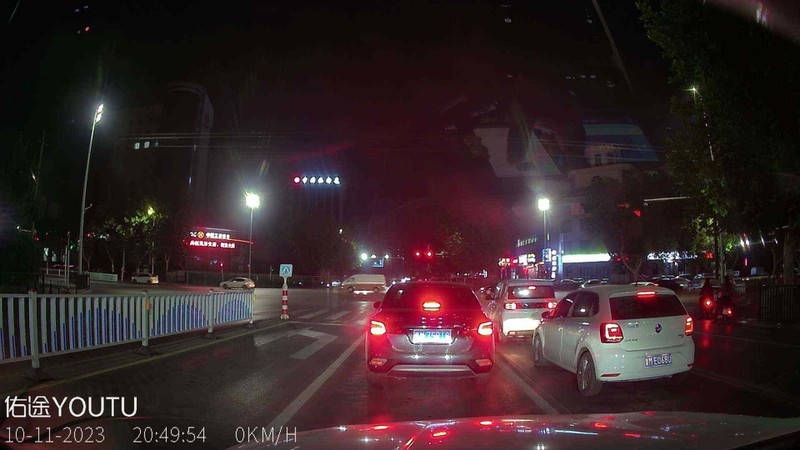 为什么现在装行车记录仪都要前后双录的？佑途C2L防撞记录仪体验