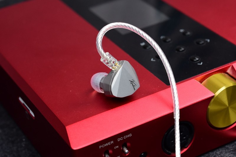 水雨月终章KADENZ怕是又要火，低频刺激、人声甜美、高频听古典！