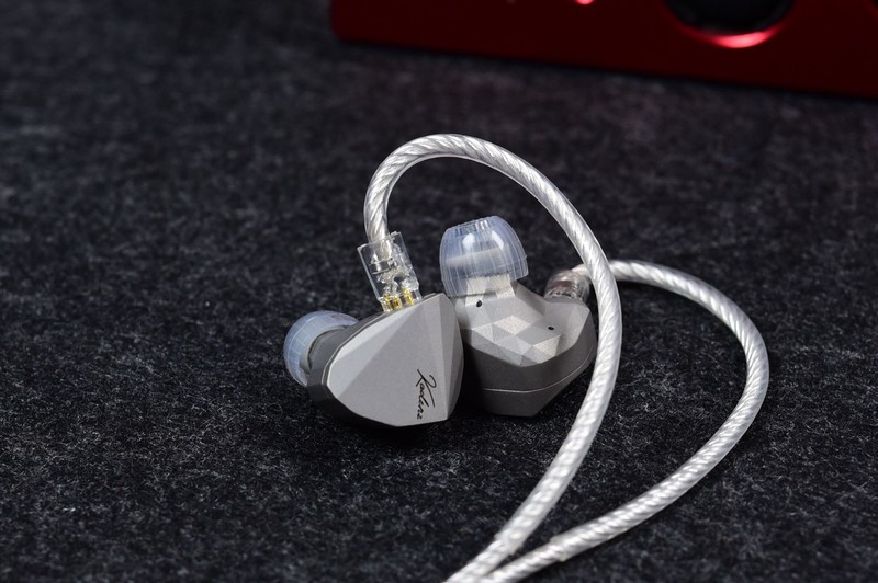 水雨月终章KADENZ怕是又要火，低频刺激、人声甜美、高频听古典！