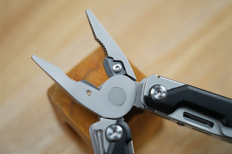 纳拓户外多功能扳手钳W4：拧、剪、夹全能，户外难题一钳搞定