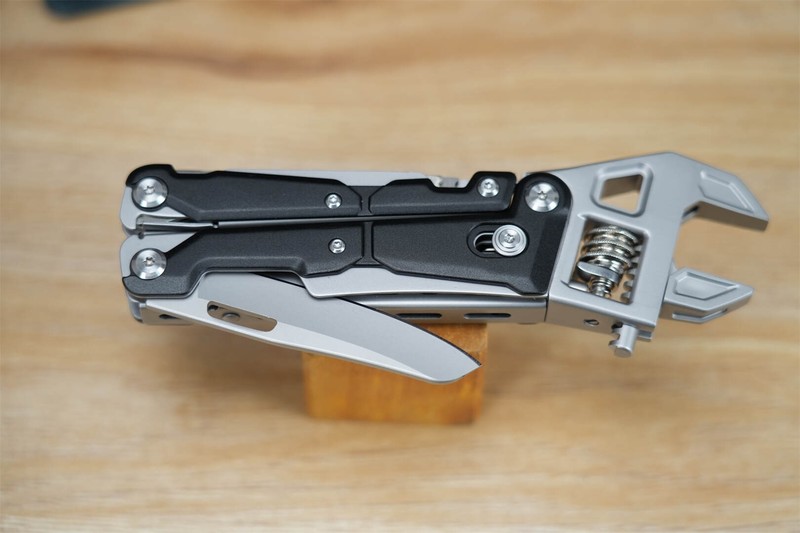 纳拓户外多功能扳手钳W4：拧、剪、夹全能，户外难题一钳搞定