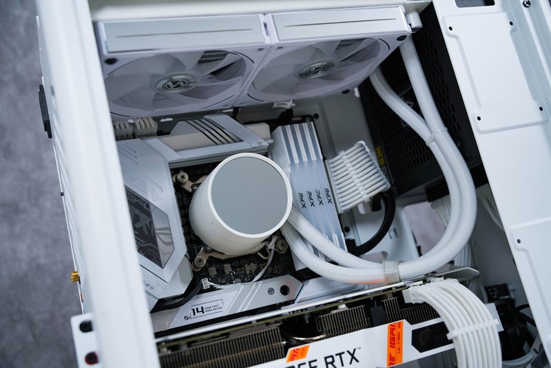 简约与紧凑的ATX主机，乔思伯D40白色主机装机体验