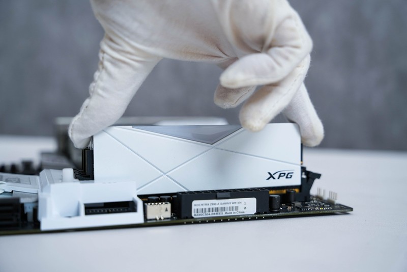 简约与紧凑的ATX主机，乔思伯D40白色主机装机体验