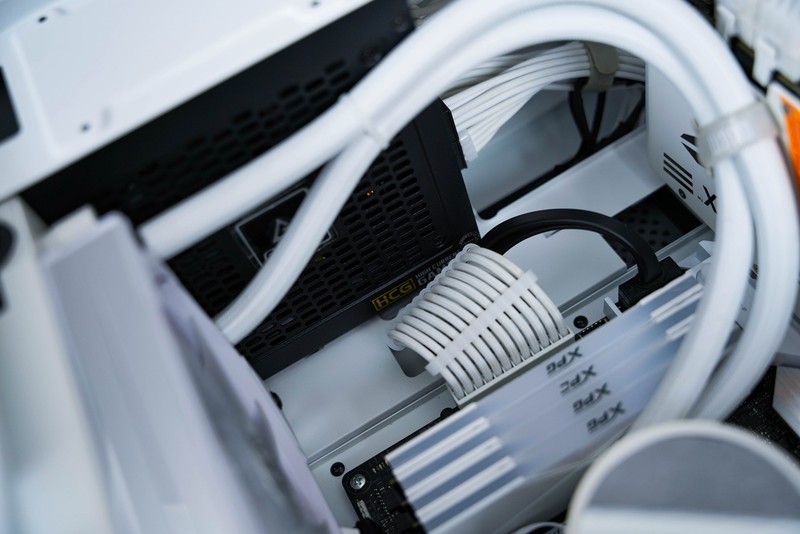 简约与紧凑的ATX主机，乔思伯D40白色主机装机体验