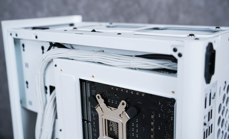 简约与紧凑的ATX主机，乔思伯D40白色主机装机体验