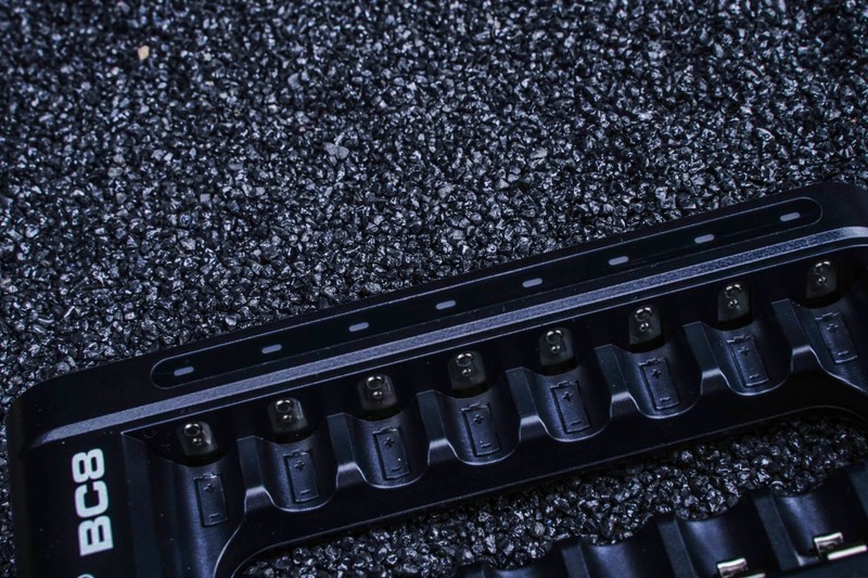 多品牌电池混充，充电快，放电强。入手爱克斯达 XTAR BC8感受