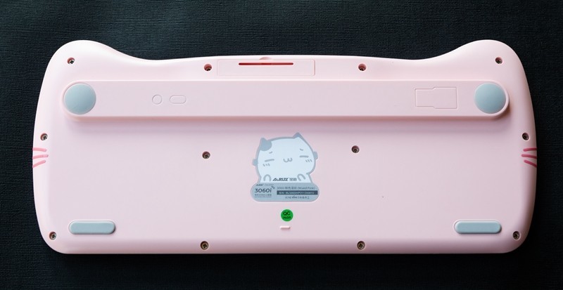 家里有主子们的小可爱瞧瞧它，黑爵3060i猫咪蓝牙键盘萌化你的少女心！