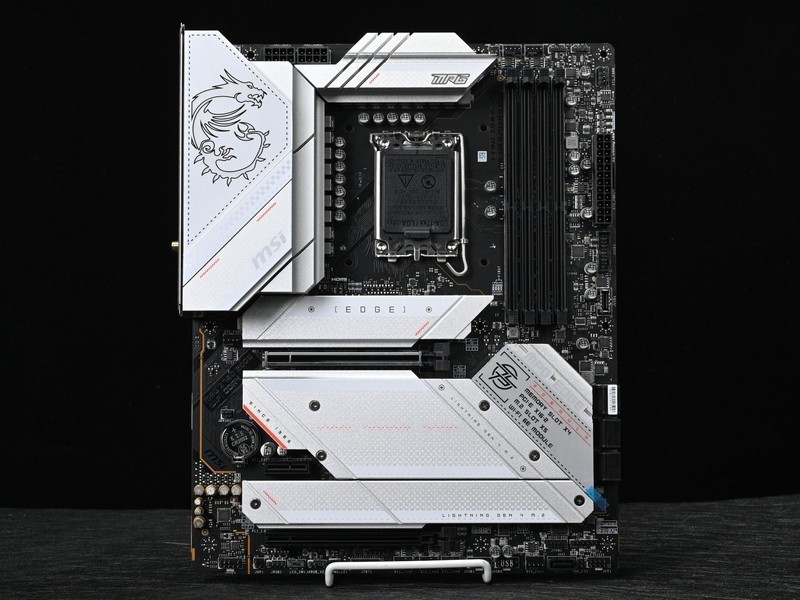 综合战力不输i9！比i9更高的性价比！AMD：“你不按套路出牌啊”