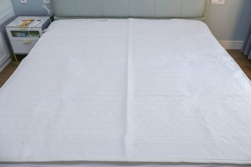 如何在卧室打造睡前舒适智能场景？我选择天猫精灵智能生活产品