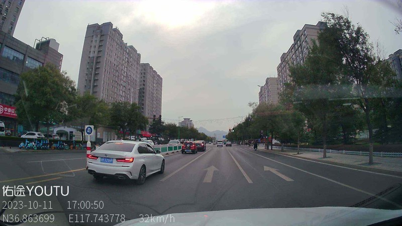 为什么现在装行车记录仪都要前后双录的？佑途C2L防撞记录仪体验