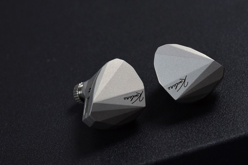 水雨月终章KADENZ怕是又要火，低频刺激、人声甜美、高频听古典！