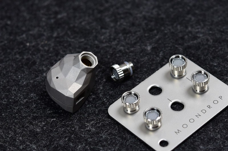 水雨月终章KADENZ怕是又要火，低频刺激、人声甜美、高频听古典！