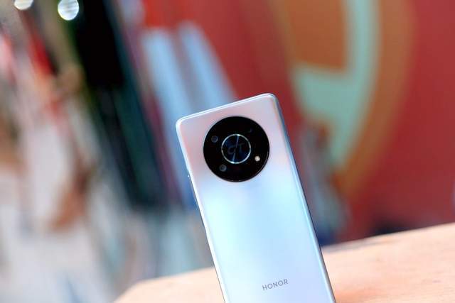 当火龙碰到荣耀，冰王子是否能成功降温？