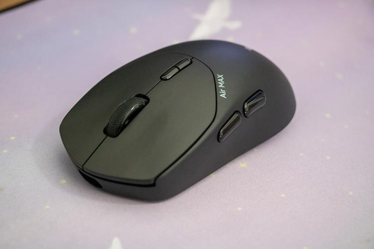 原相3950引擎、极致轻量化也能持久，电竞鼠标新卷王！