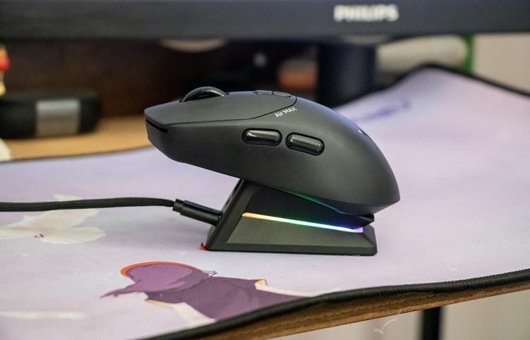 原相3950引擎、极致轻量化也能持久，电竞鼠标新卷王！