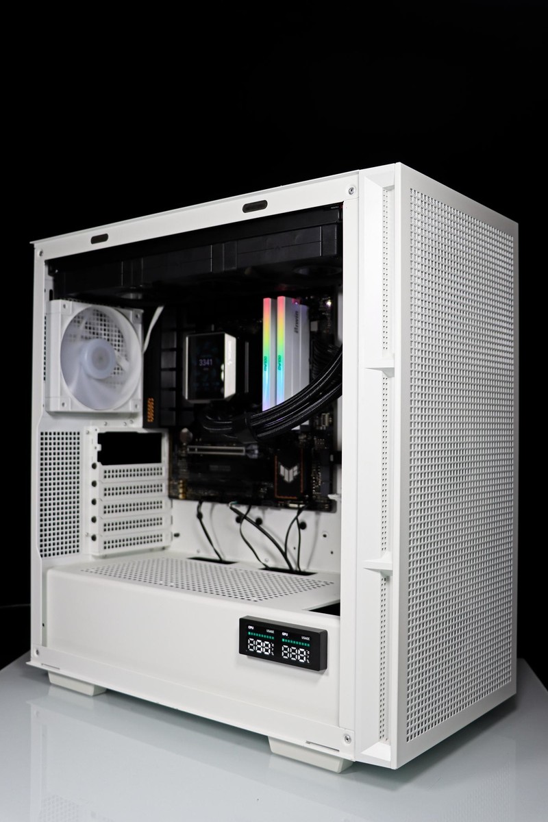 这就是高频内存！佰维 DW100 DDR5 6800 16G*2 + 8700G 也能玩 3A 大作！