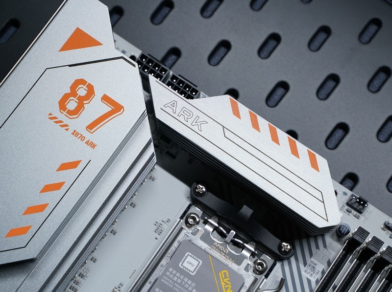 R9 9950X3D好座驾 七彩虹CVN X870 ARK FROZEN V14评测