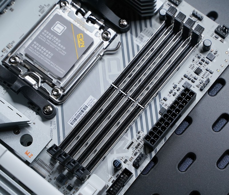 R9 9950X3D好座驾 七彩虹CVN X870 ARK FROZEN V14评测