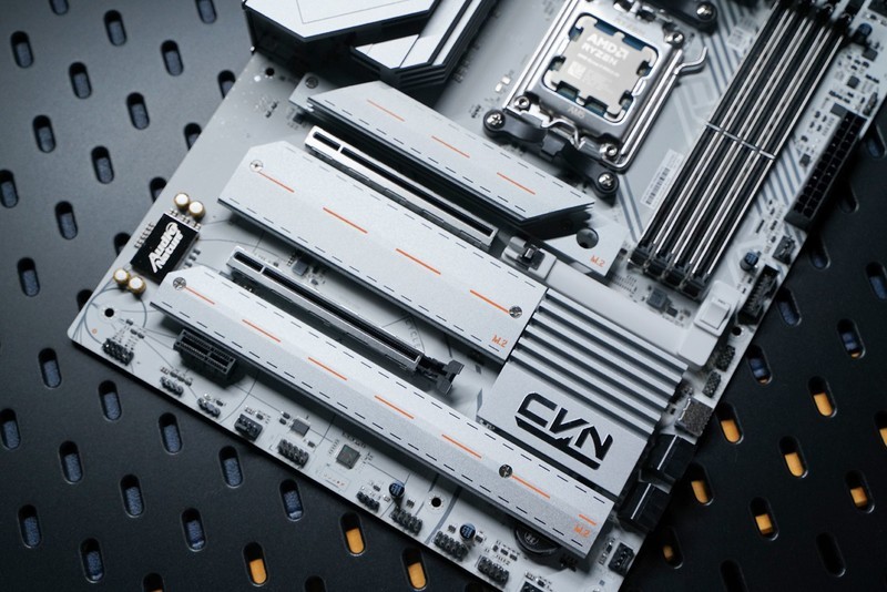 R9 9950X3D好座驾 七彩虹CVN X870 ARK FROZEN V14评测