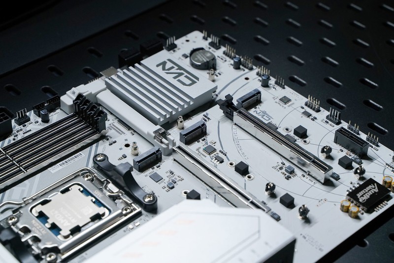 R9 9950X3D好座驾 七彩虹CVN X870 ARK FROZEN V14评测