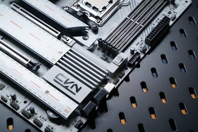 R9 9950X3D好座驾 七彩虹CVN X870 ARK FROZEN V14评测